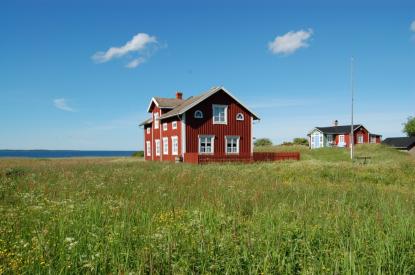 Björkör är ett gammalt skärgårdshemman. Guidade turer sker dagligen. Hör med Kaj som bor på ön sommartid.