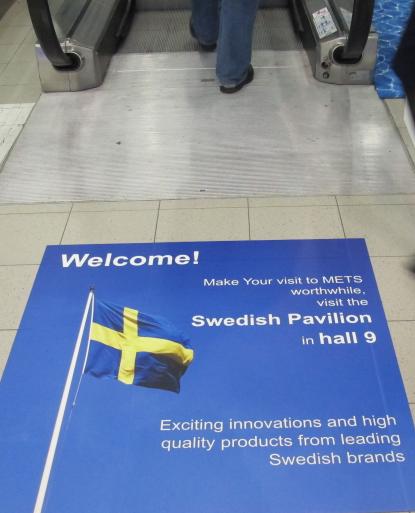 Knappast någon av de dryga 20 000 besökarna undgick reklamen för Svenskpaviljongen eftersom alla passerar denna rulltrappa.