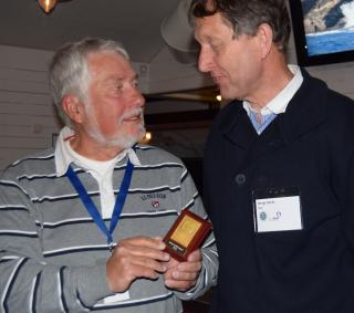 Bengt Anderhagen är för närvarande SBUs meste trotjänare. Han fick det bästa man kan få från SBU, nämligen SBUs guldplakett av ordförande Bengt Gärde.