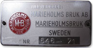 Sitter det en sådan här skylt på båten blir man glad. En Marieholmare tillverkad 1971, här finns mycket nostalgi!