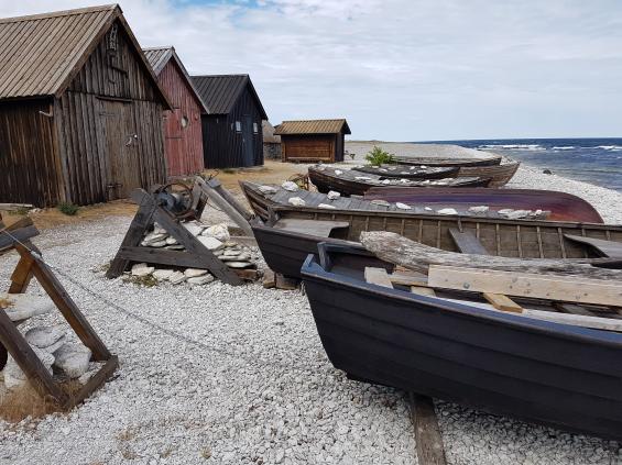 Vi hyrde bil ett stenkast från hamnen och bilade runt hela Fårö. Det finns även cyklar att hyra. Bilden är från Strömingshamnen på norra Fårö.