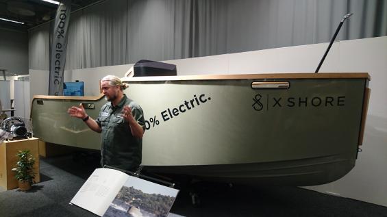 Konrad Bergström presenterar elmotorbåten X Shore.