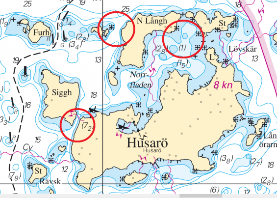 Inringade områden visar hur det såg ut i sjökortet före nya sjömätningar. Bilden nedan visar hur det ser ut efter de nya sjömätningarna.