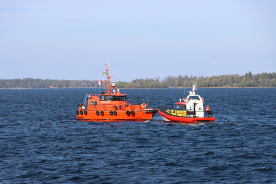 <span>En av Sjöfartsverkets lotsbåtar tillsammans med Sjöräddningssällskapets räddningsbåt i en gemensam övning utanför Kapellskär i höstas. Sjöräddningssällskapet är en av Sjöfartsverkets främsta samverkansaktörer. </span>