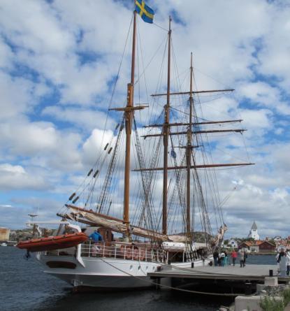 Längs ut i Södra Hamnen ligger ”Lady Ellen” även till vardags. Inför helgen hade hon öppnat upp och där kunde besökarna bland annat äta lunch. 