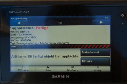 Navigatorn larmar om att ett fartyg närmar sig på kollisionskurs.